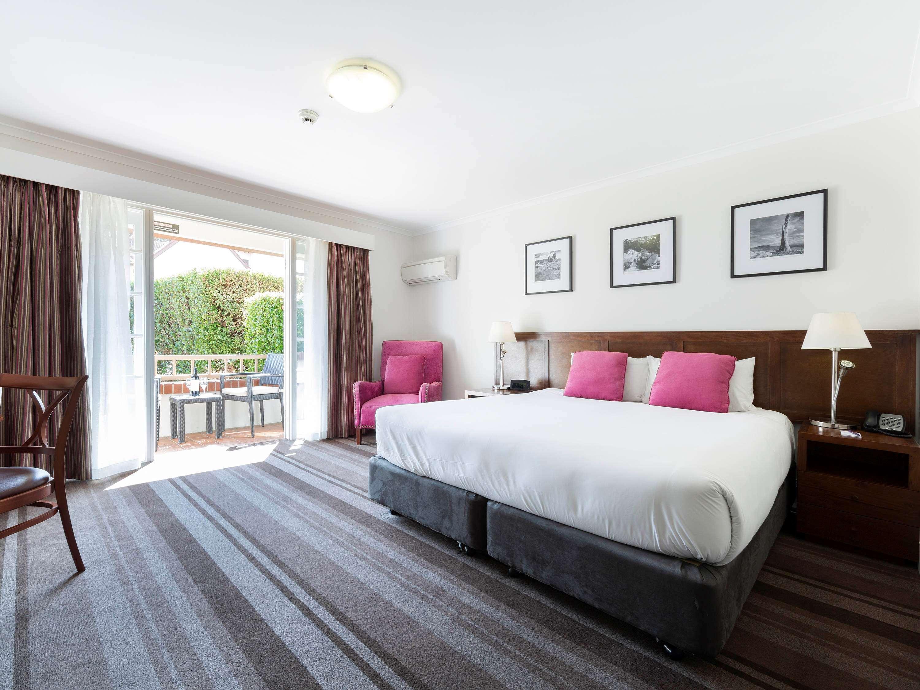 Mercure Canberra Exterior photo
