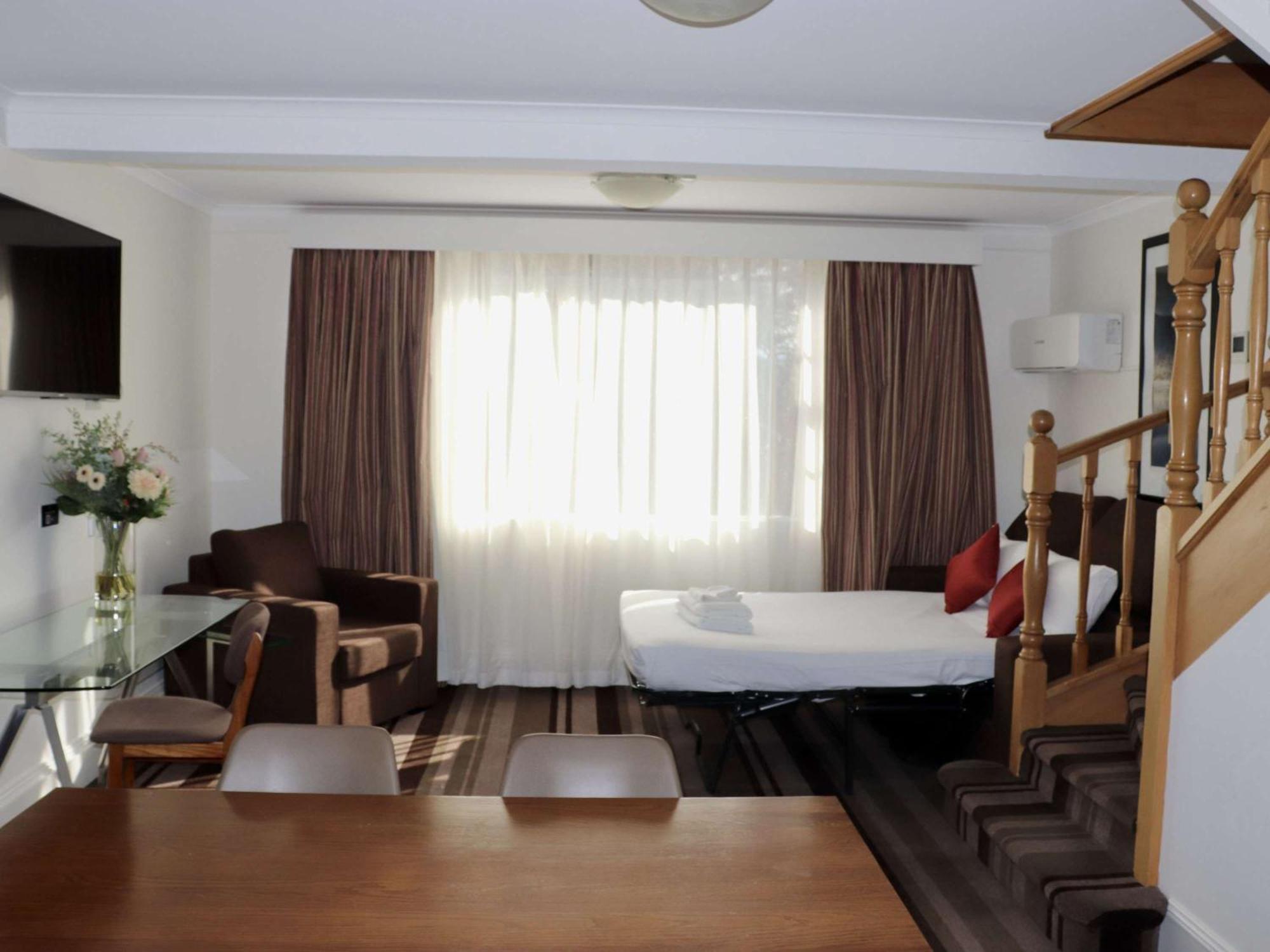 Mercure Canberra Exterior photo