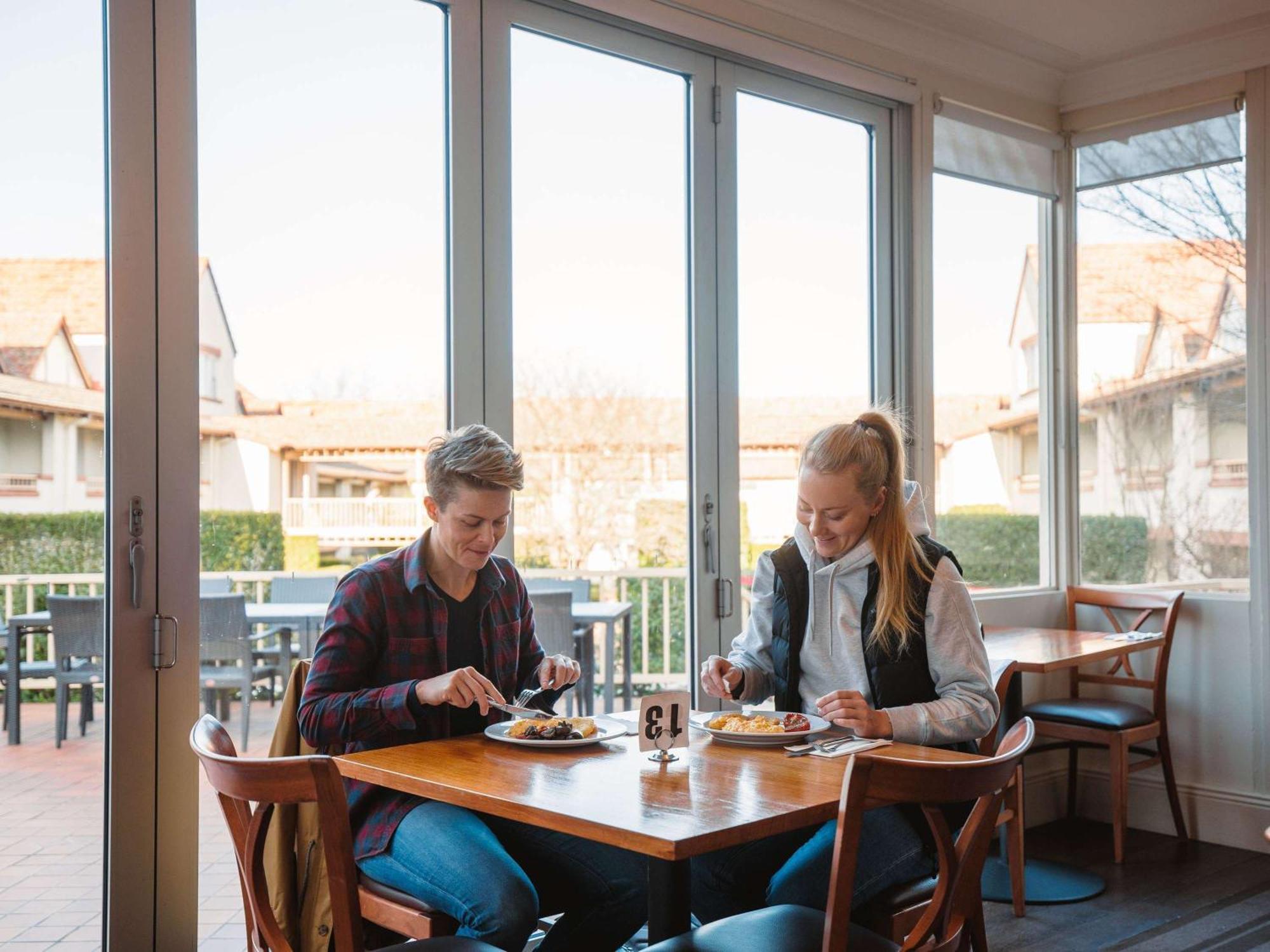 Mercure Canberra Exterior photo